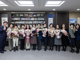"학교 현장의 숨은 영웅들" 세종교육청, 13명 교육공무직 퇴직 표창