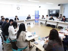 "공문 쓰느라 학생 볼 시간 없어요"... 교사들 업무 경감 호소