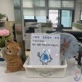 "작은 배려로 큰 감동을 전하다." 대전동부교육지원청, 여름철 민원인을 위한 부채·얼음물 서비스 실시
